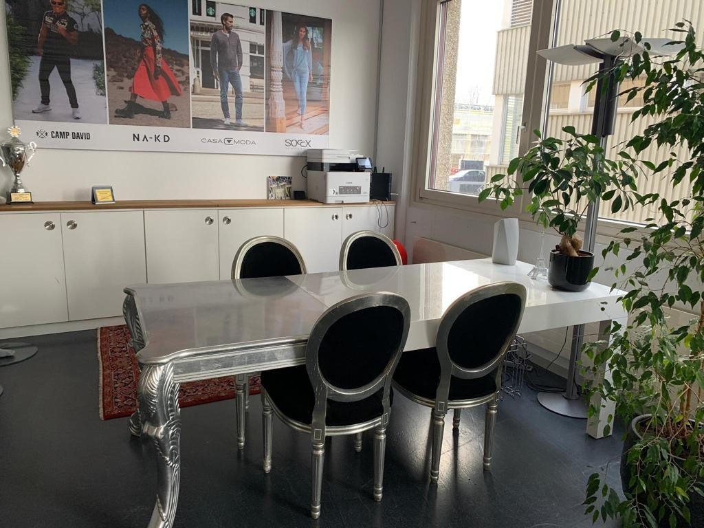 318m² commercial