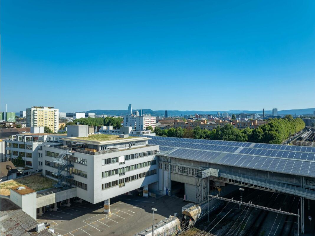832m² commercial, photo 1 of 10