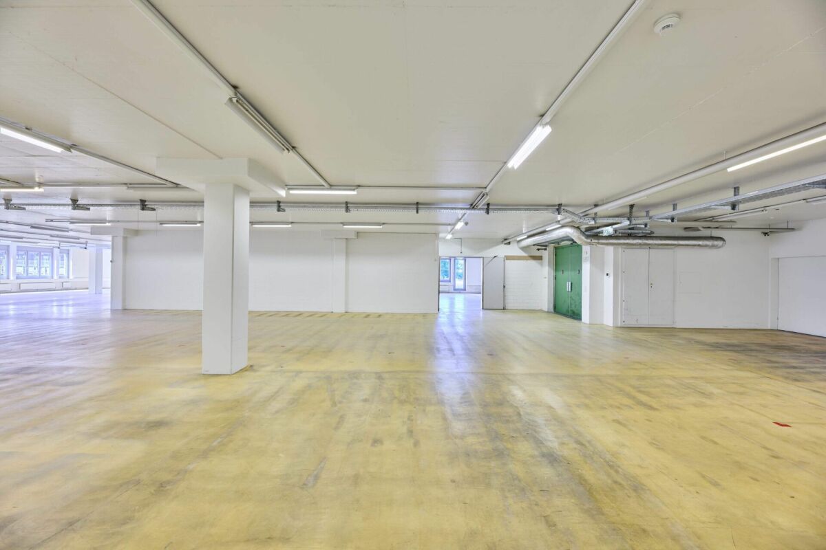 832m² commercial, photo 4 of 10