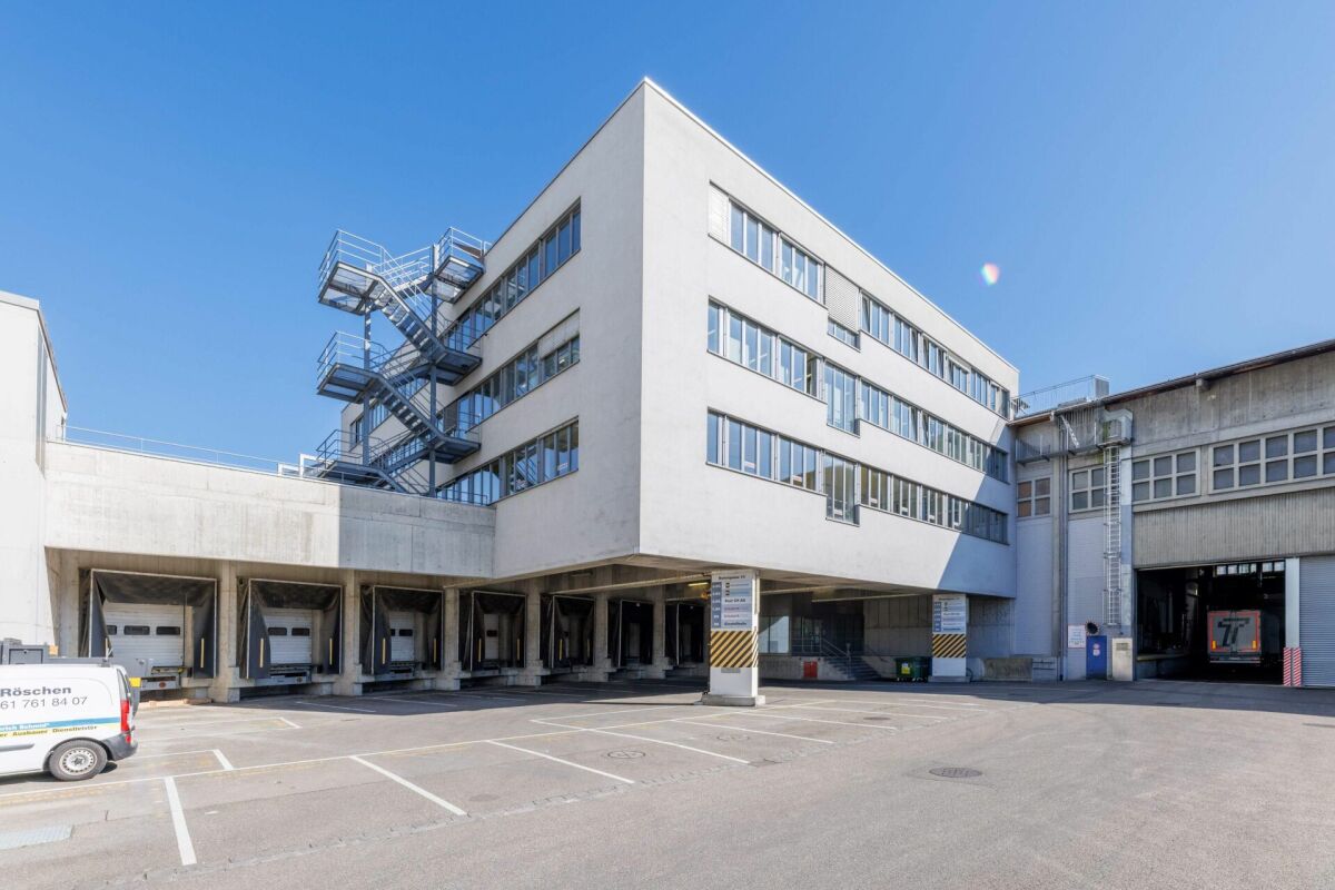 832m² commercial, photo 2 of 10