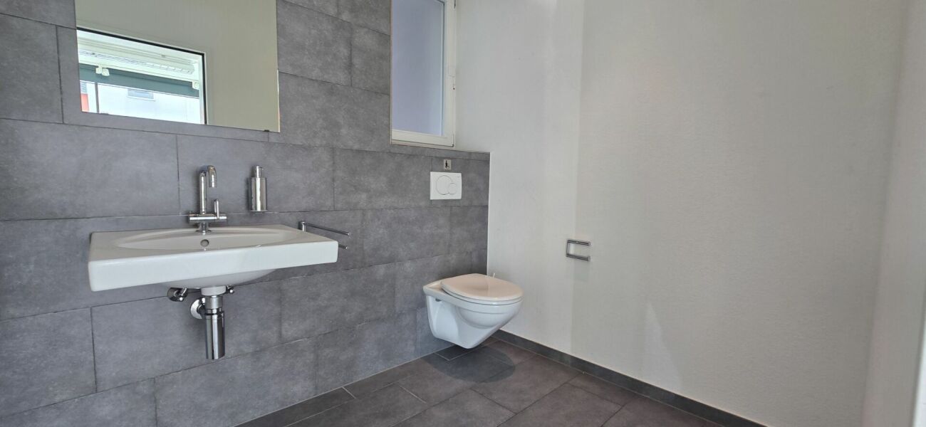 Commercial, photo 6 of 6
