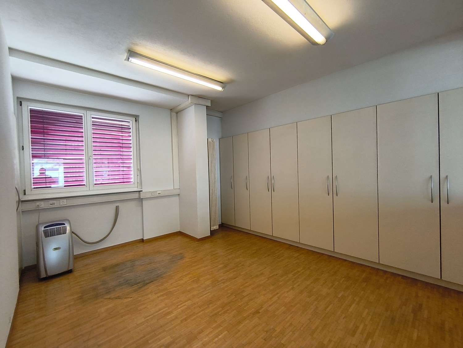 Office, photo 5 of 10