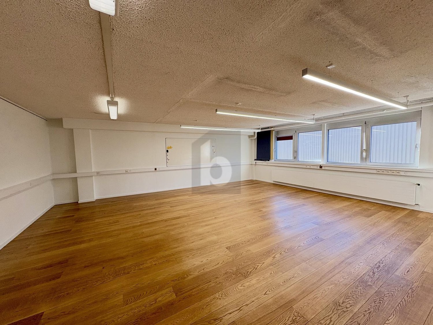 204m² office, photo 1 of 4