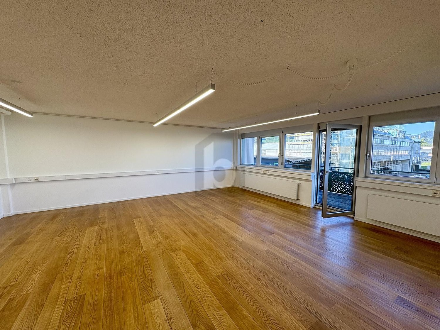 204m² office, photo 2 of 4