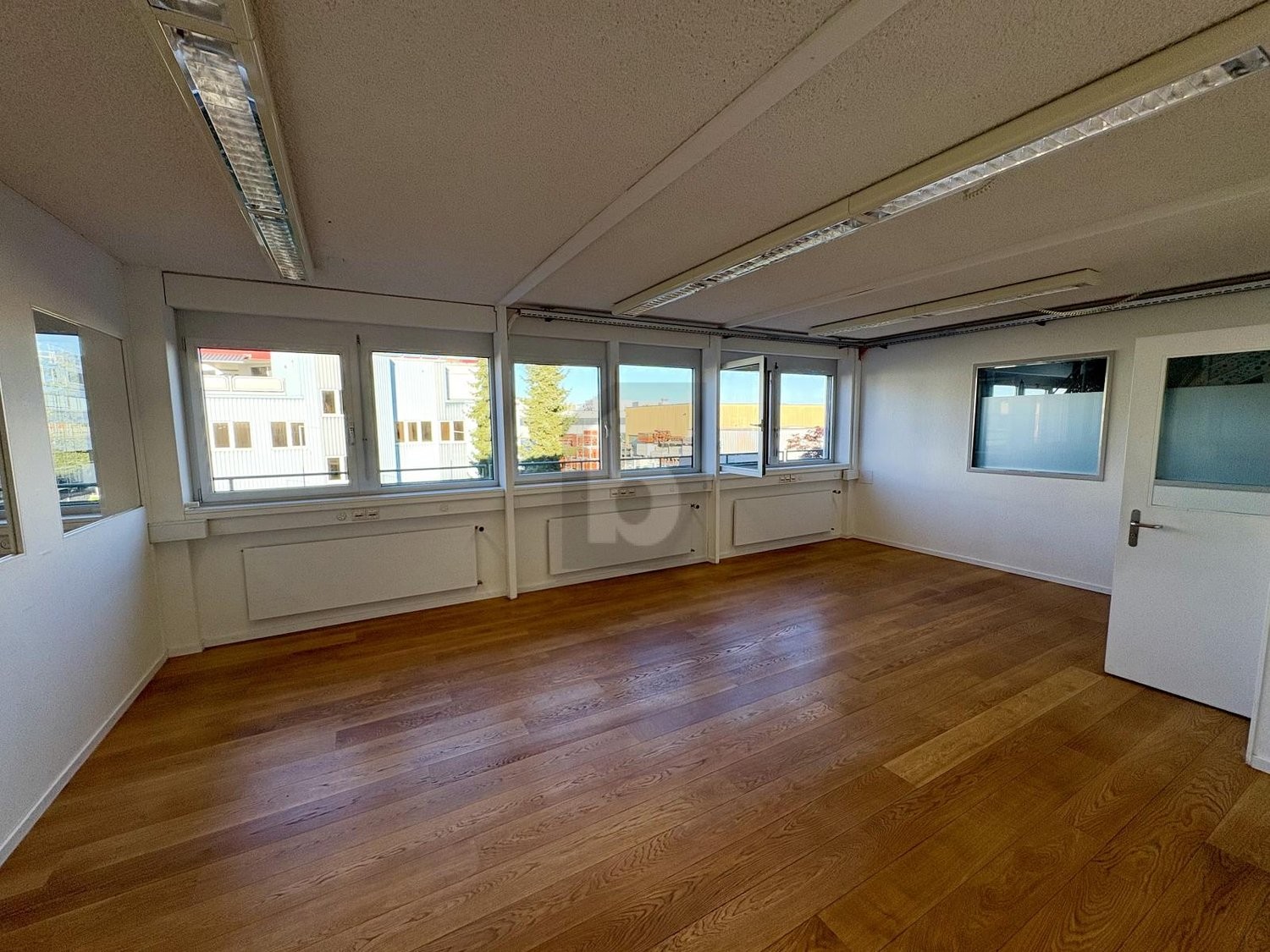 204m² office, photo 3 of 4