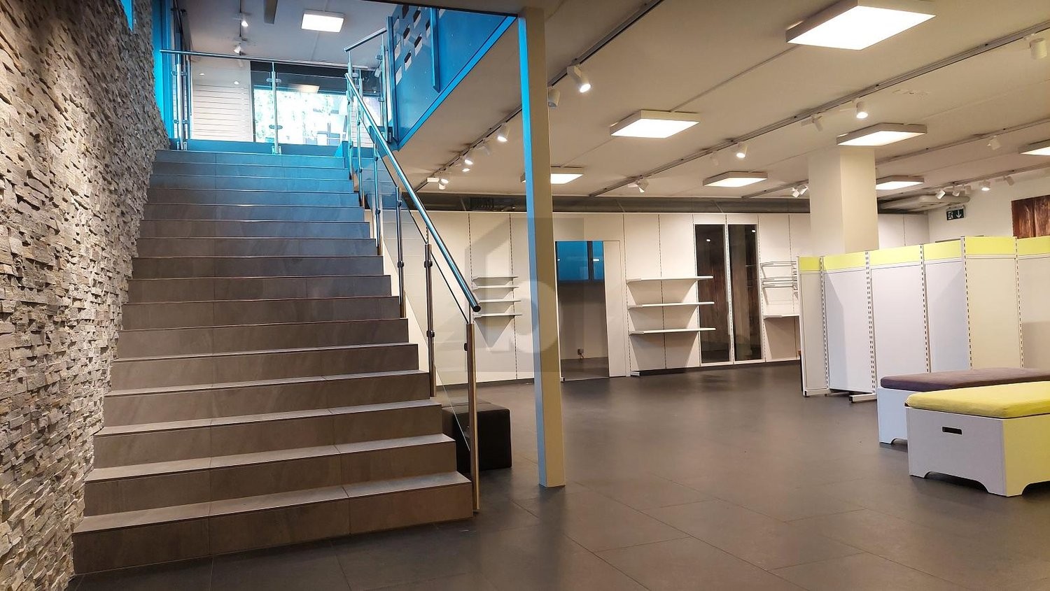 385m² shop, photo 4 of 4