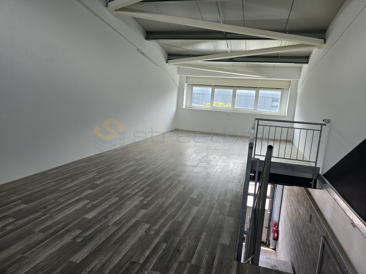 230m² commercial, photo 4 of 6
