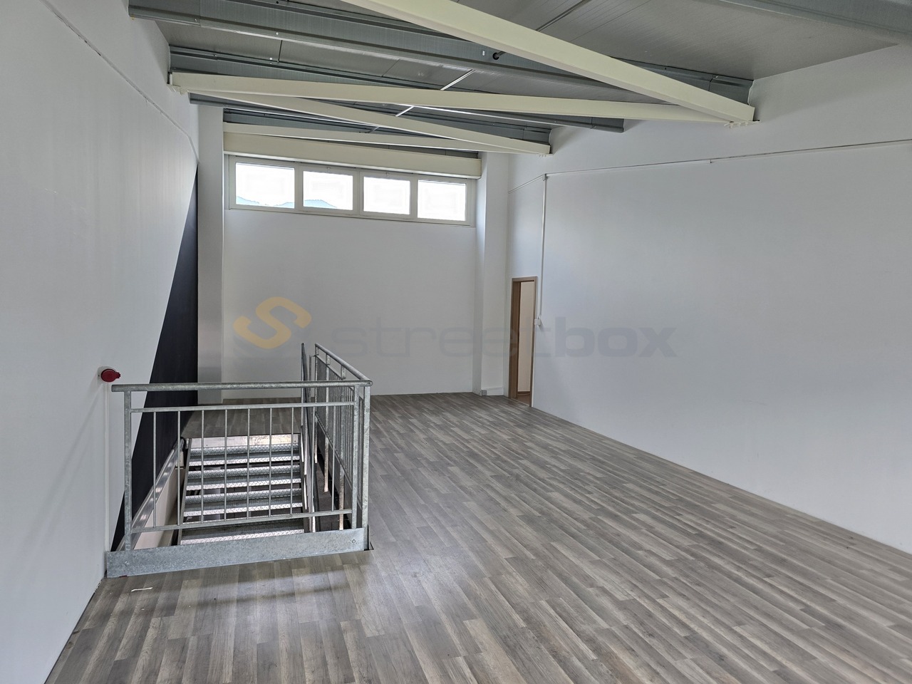 230m² commercial, photo 6 of 6