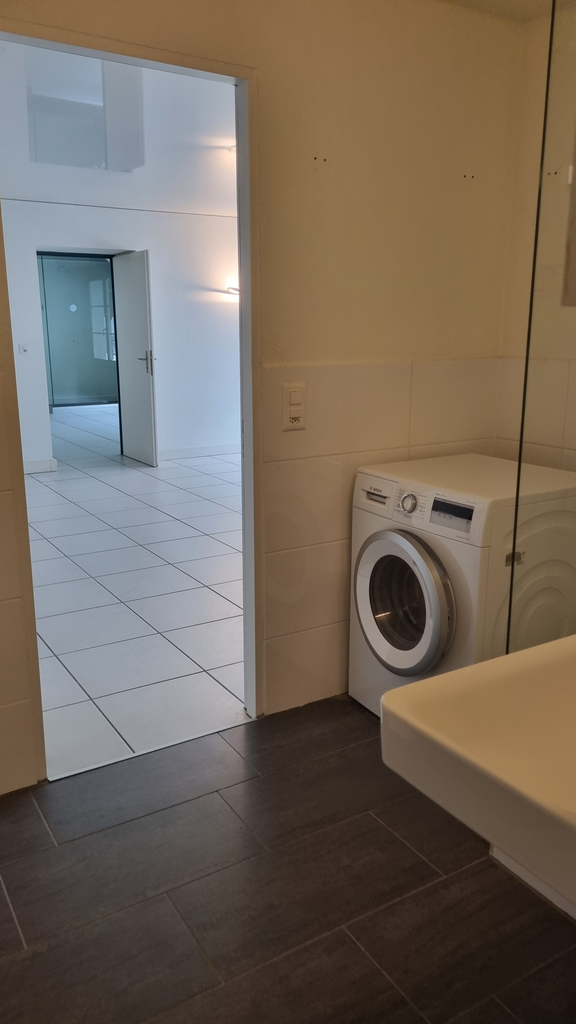 102m² commercial