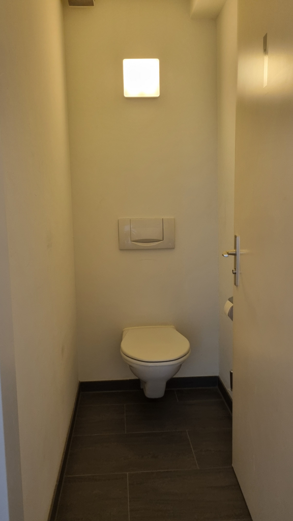 102m² commercial