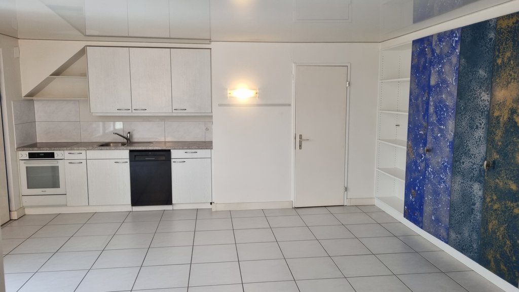 102m² commercial