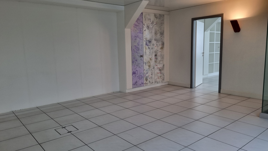 102m² commercial
