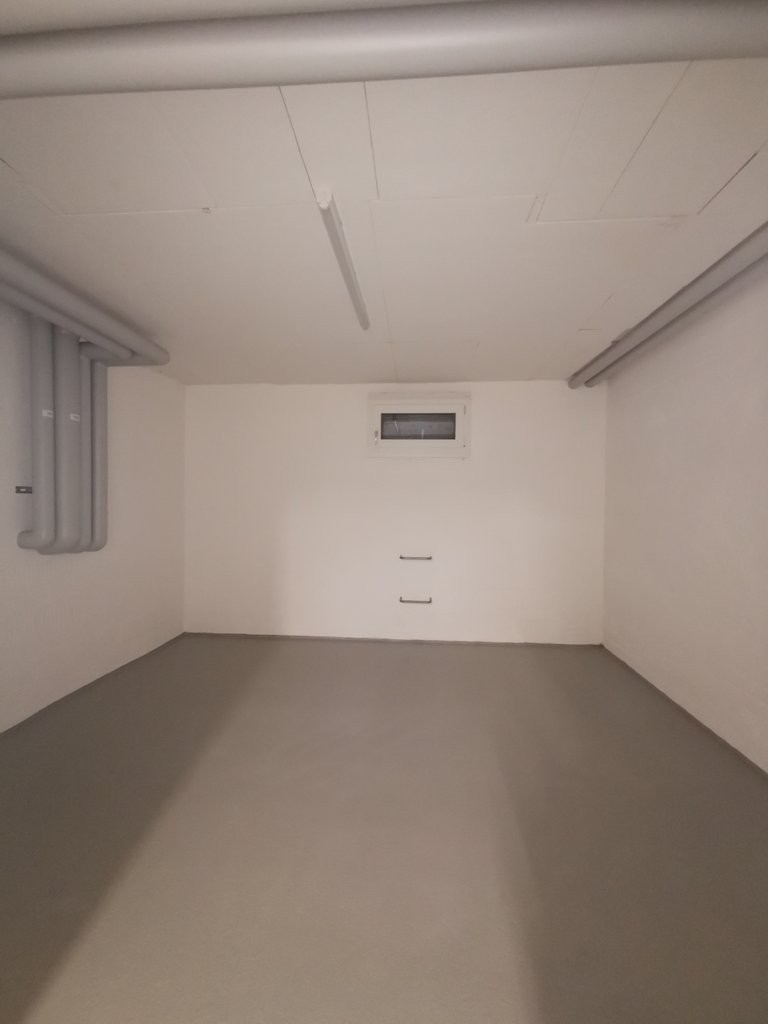 16m² storage room, photo 1 of 2