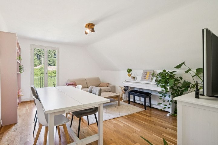 Multi family house, photo 1 of 8