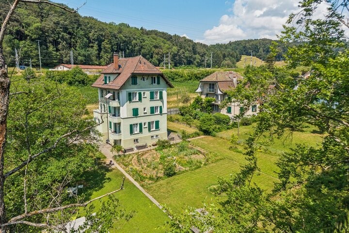 Multi family house, photo 2 of 8