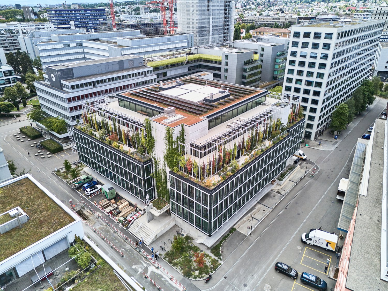 2000m² office, photo 1 of 10