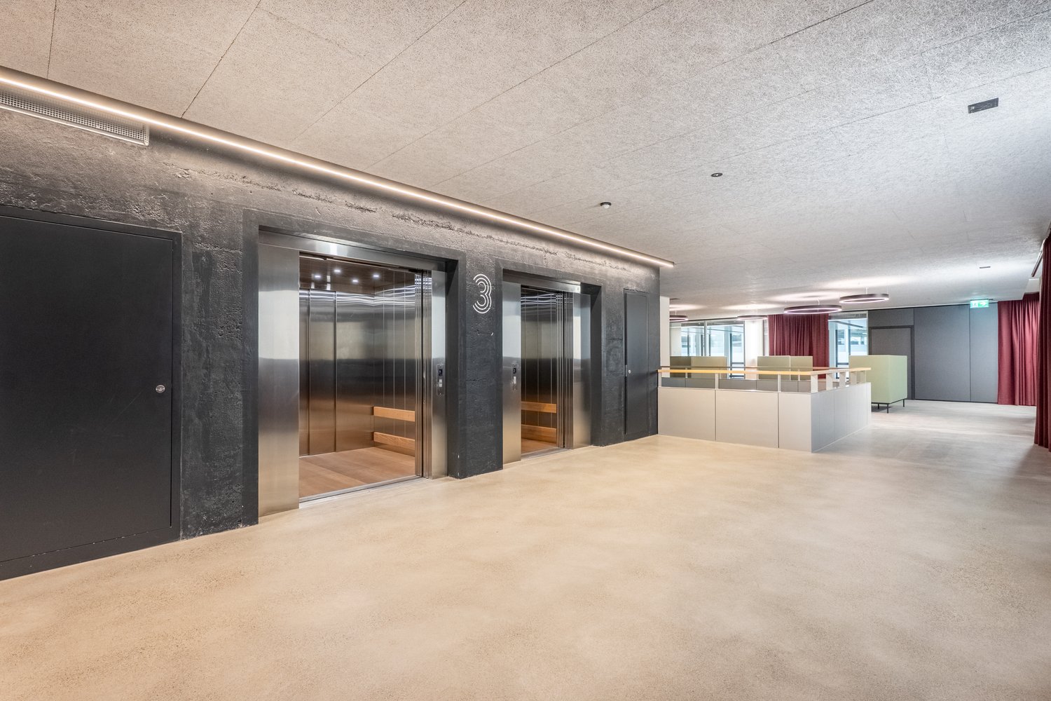 2000m² office, photo 2 of 10