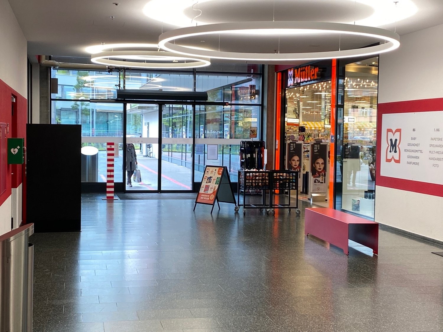 154m² shop, photo 2 of 7