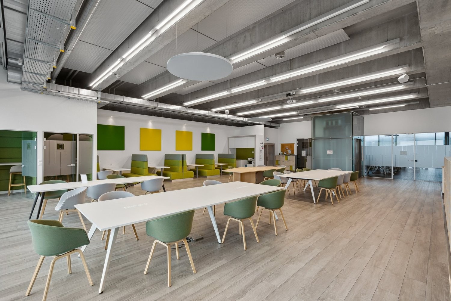 726m² living / commercial building, photo 3 of 6