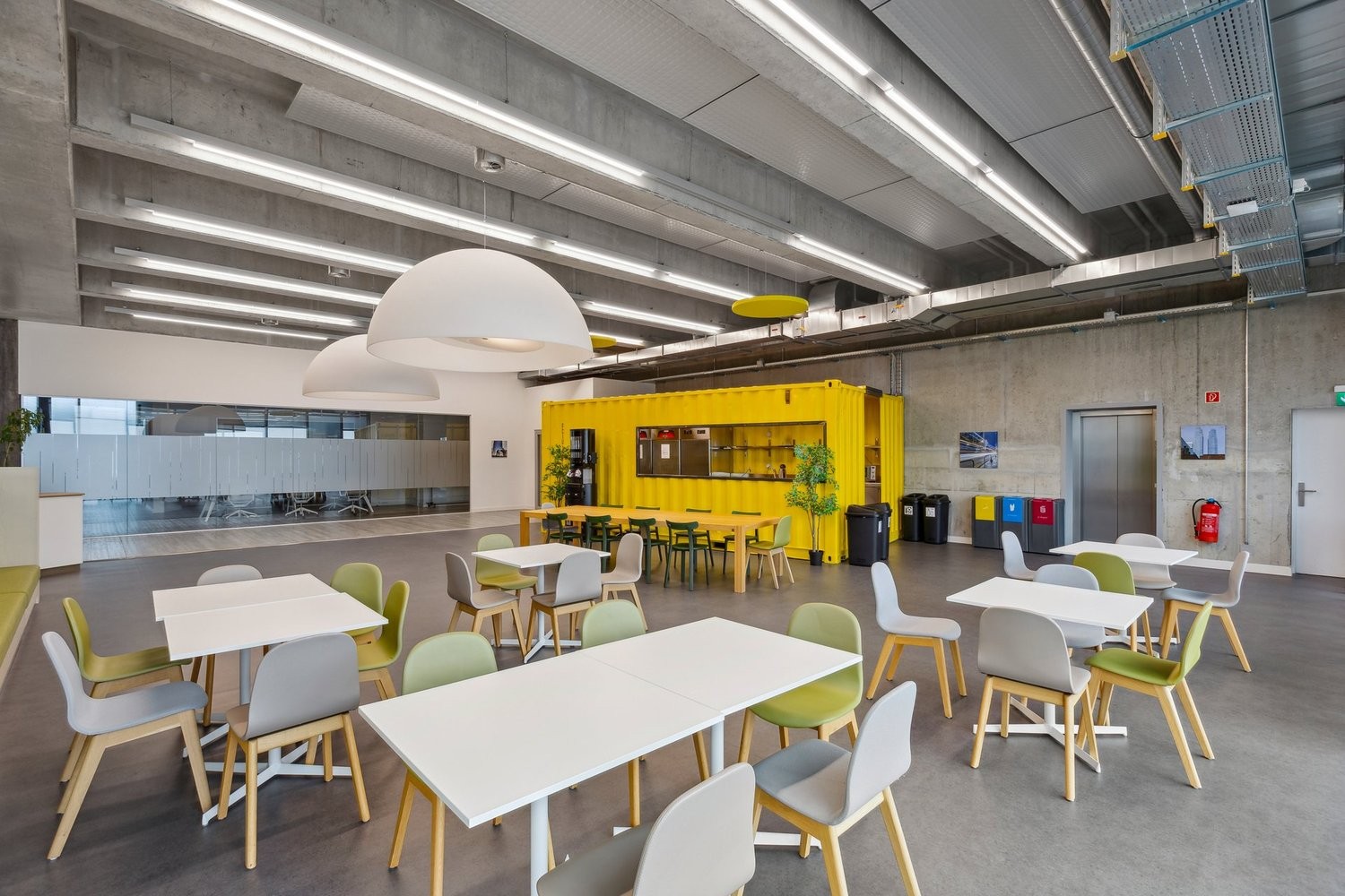 726m² living / commercial building, photo 6 of 6