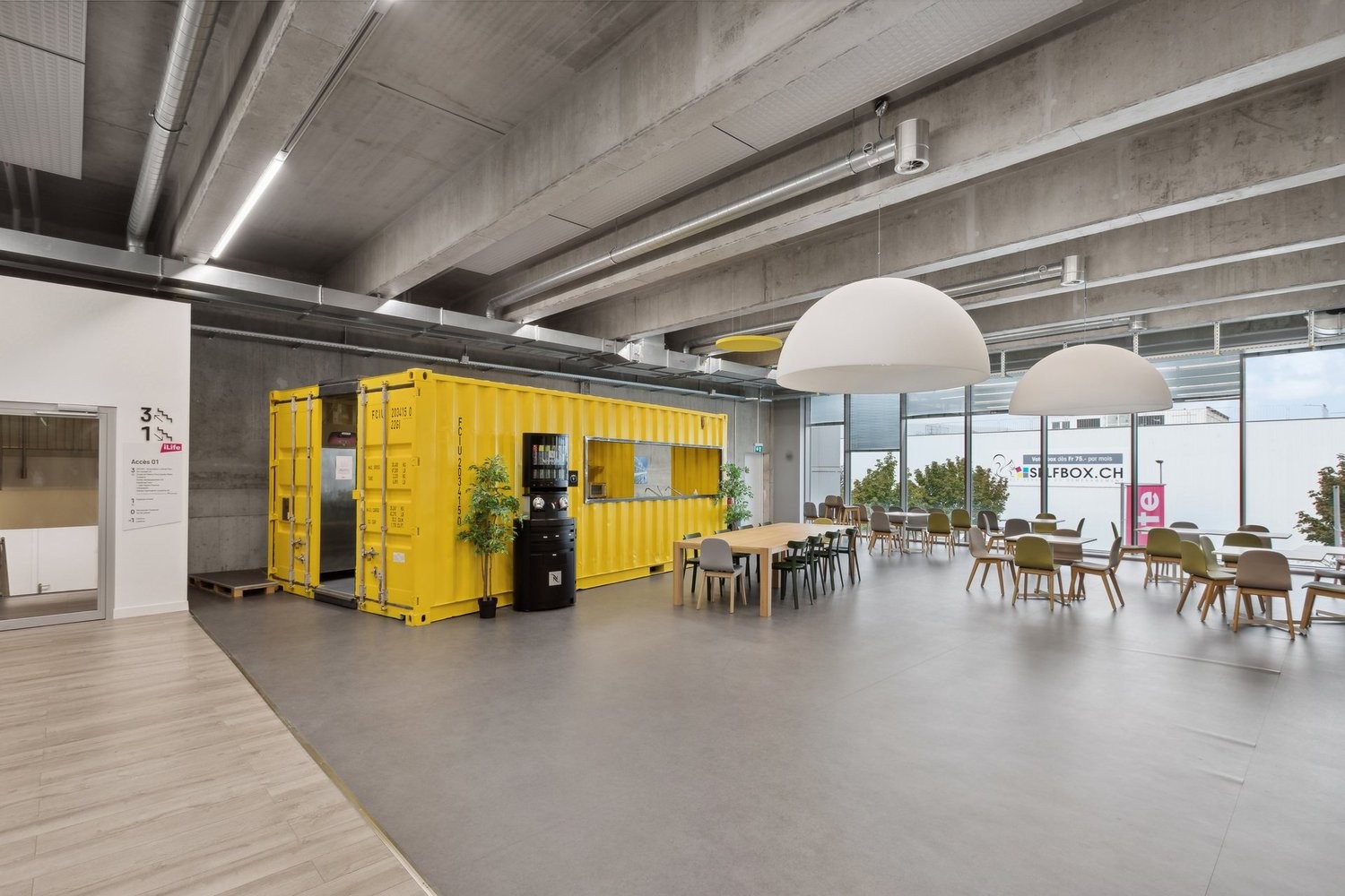 726m² living / commercial building, photo 5 of 6
