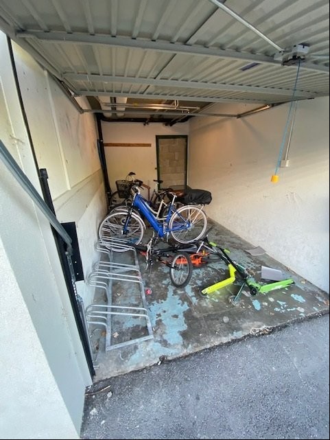 Single garage, photo 2 of 2