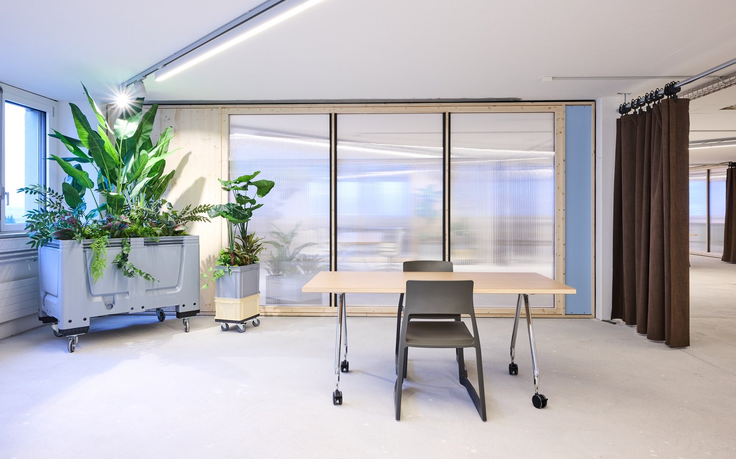 Office, photo 4 of 10