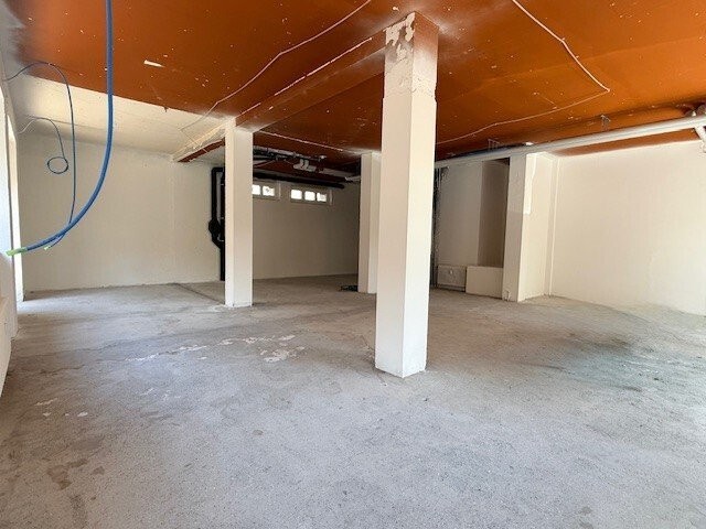 128m² shop, photo 2 of 3