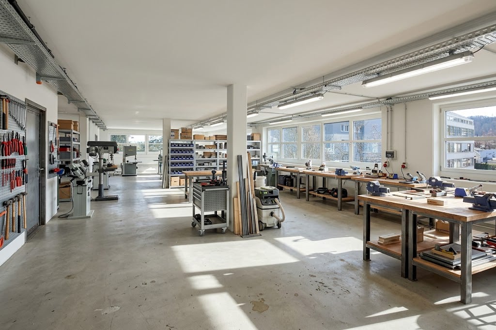 976m² commercial