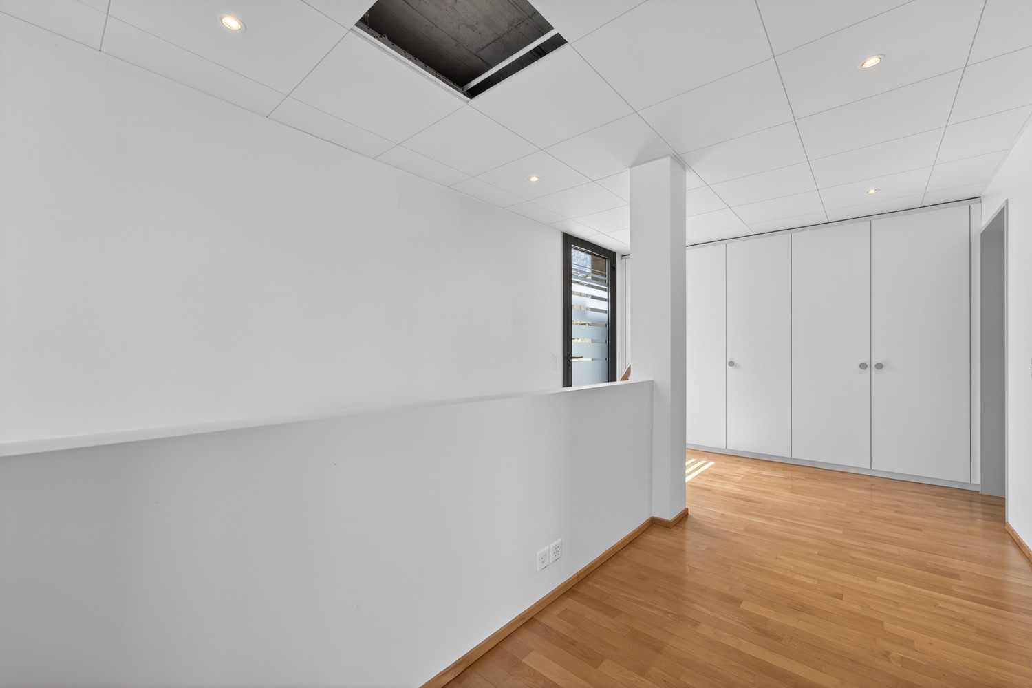 Office, photo 10 of 10
