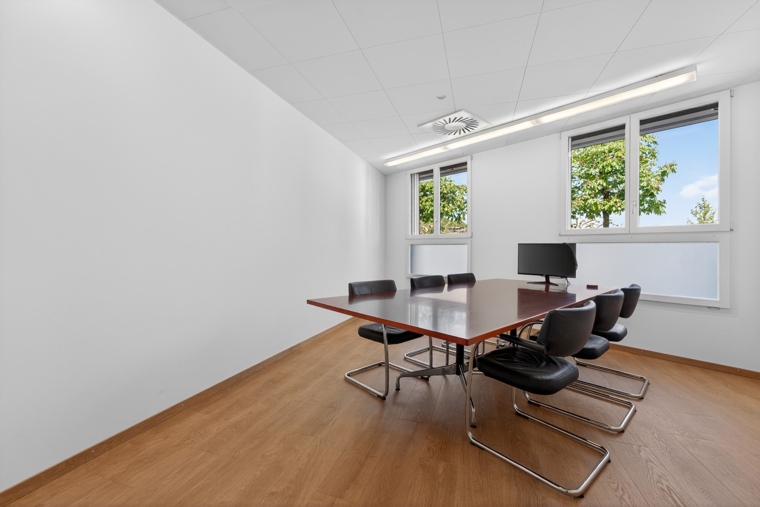 Office, photo 3 of 10