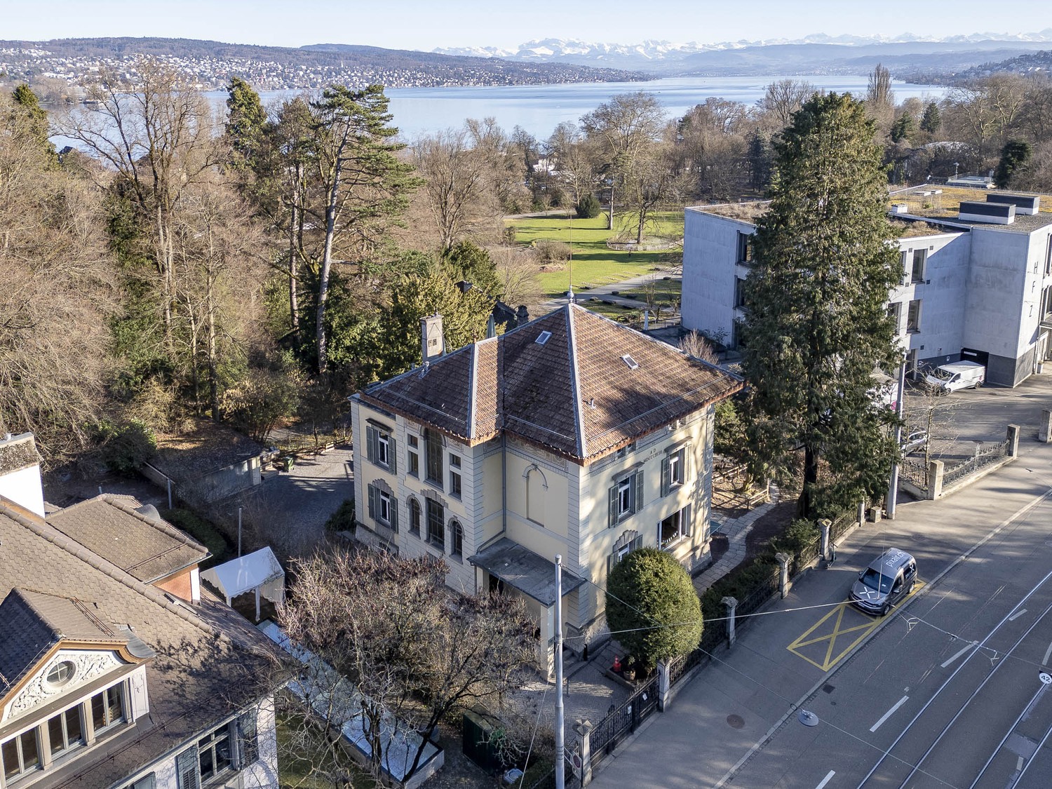 650m² commercial, photo 1 of 10