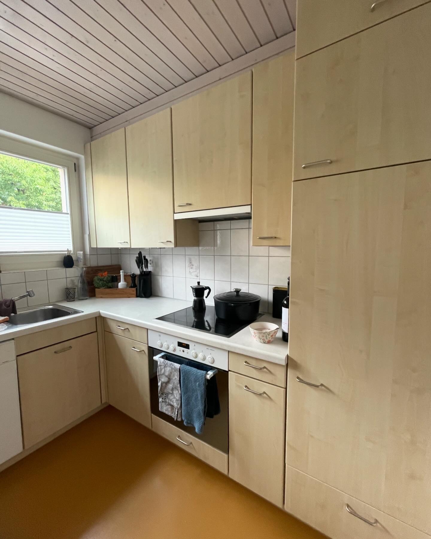 Chambre dans une colocation

Dans notre appartement chaleureux à Flurlingen, une chambre lumineuse et calme se libère - idéale pour tous ceux qui aiment la nature et le calme, tout en voulant être rapidement en ville. Seulement 5 minutes à vélo jusqu'à Schaffhausen !

L'appartement offre une belle t, photo 6 sur 8