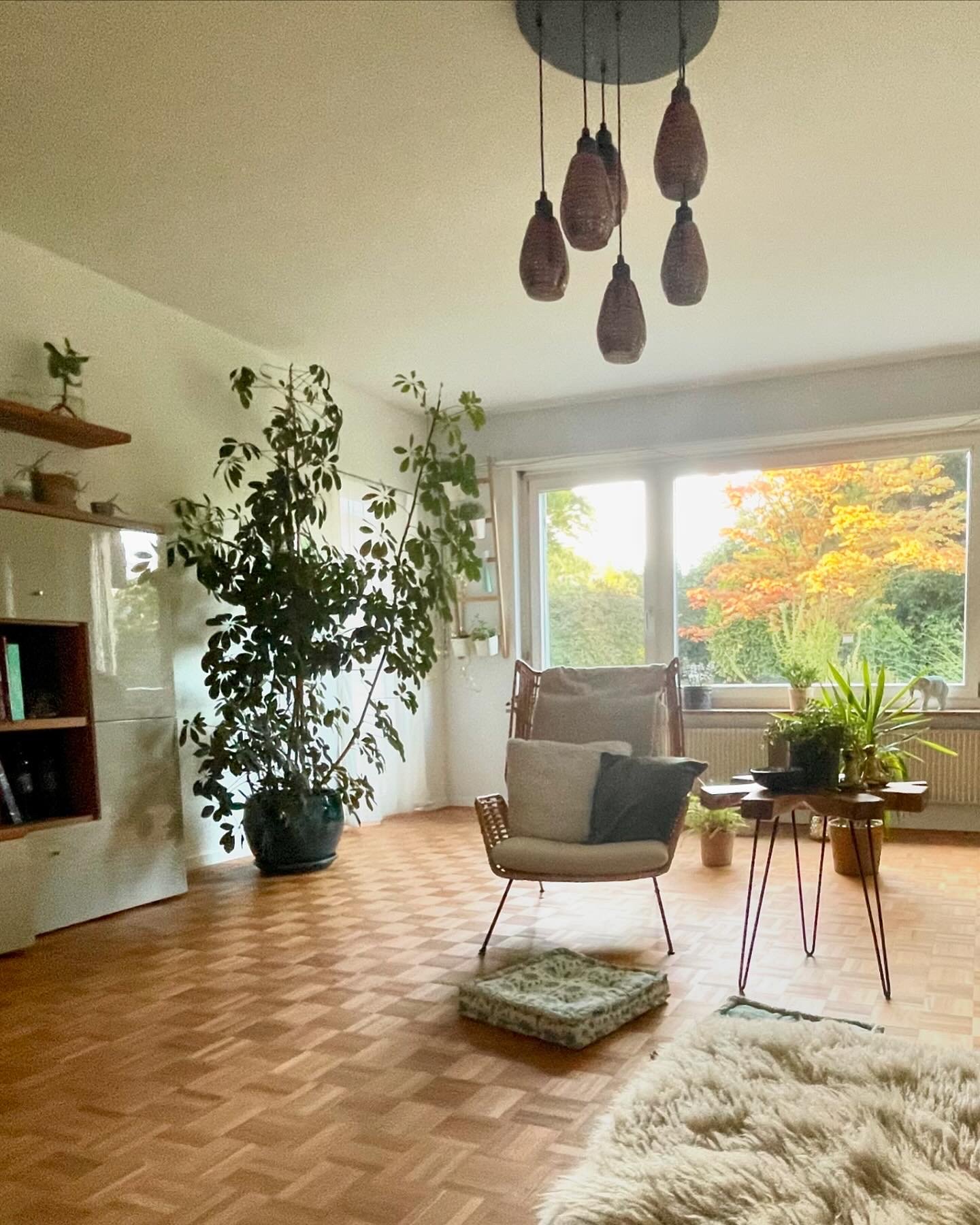 Chambre dans une colocation

Dans notre appartement chaleureux à Flurlingen, une chambre lumineuse et calme se libère - idéale pour tous ceux qui aiment la nature et le calme, tout en voulant être rapidement en ville. Seulement 5 minutes à vélo jusqu'à Schaffhausen !

L'appartement offre une belle t, photo 1 sur 8