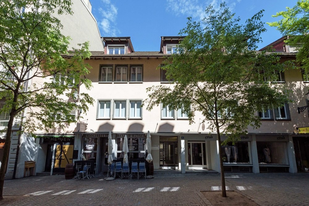 80m² shop, photo 1 of 5