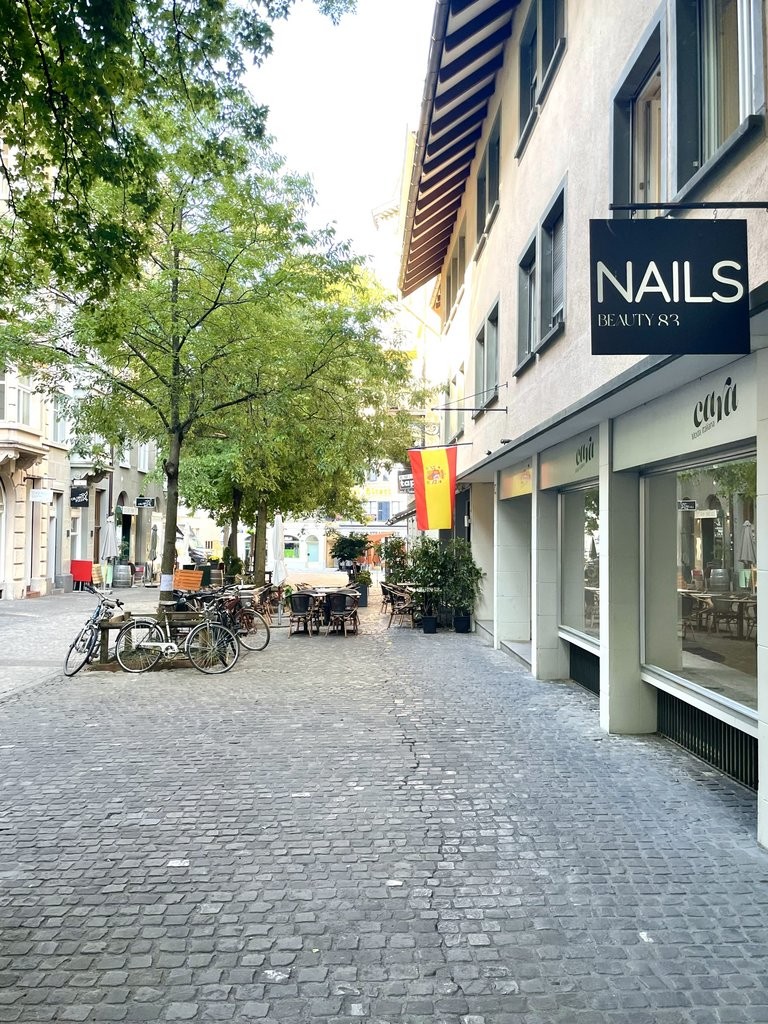 80m² shop, photo 2 of 5