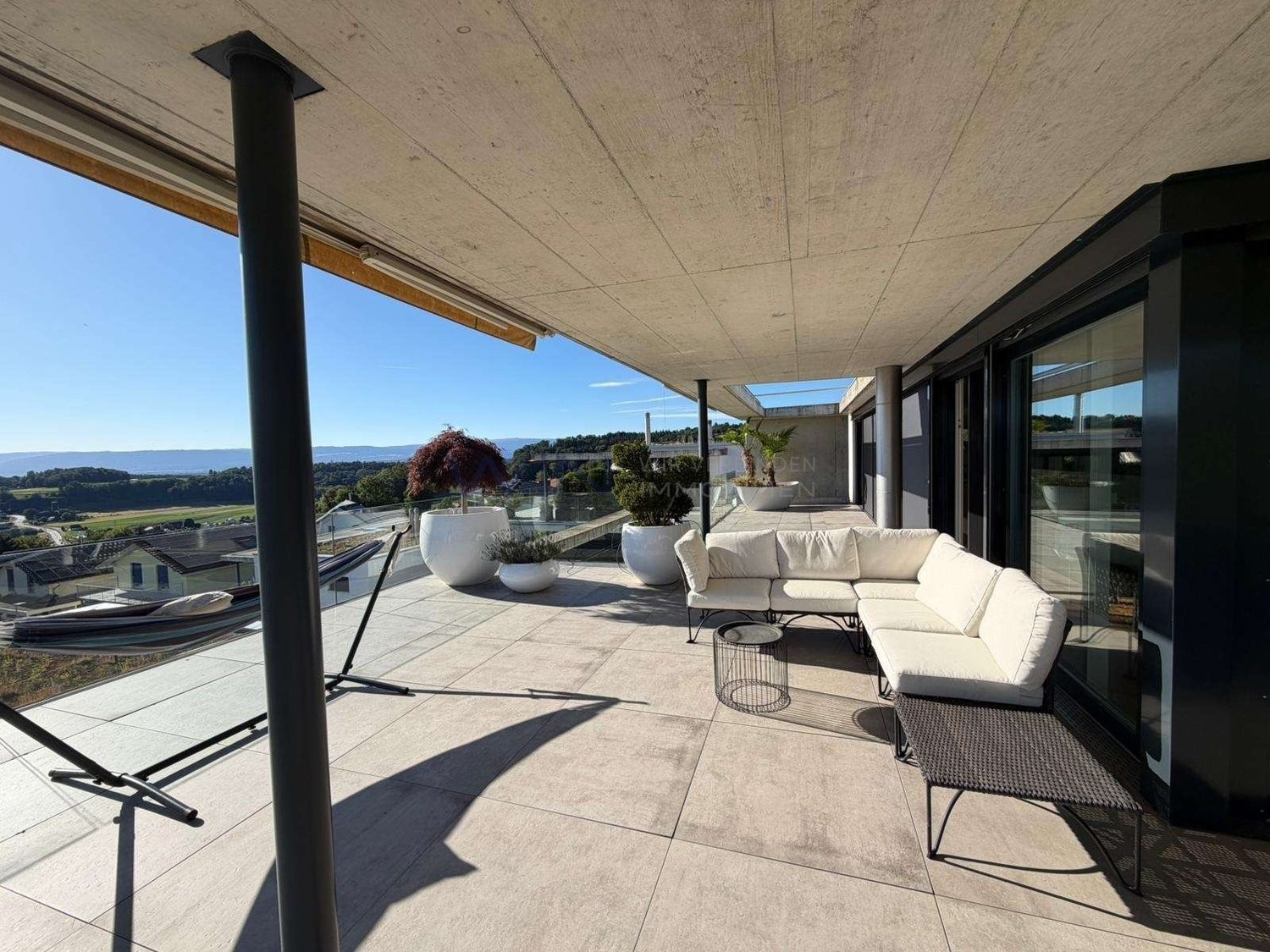 3 rooms terrace flat