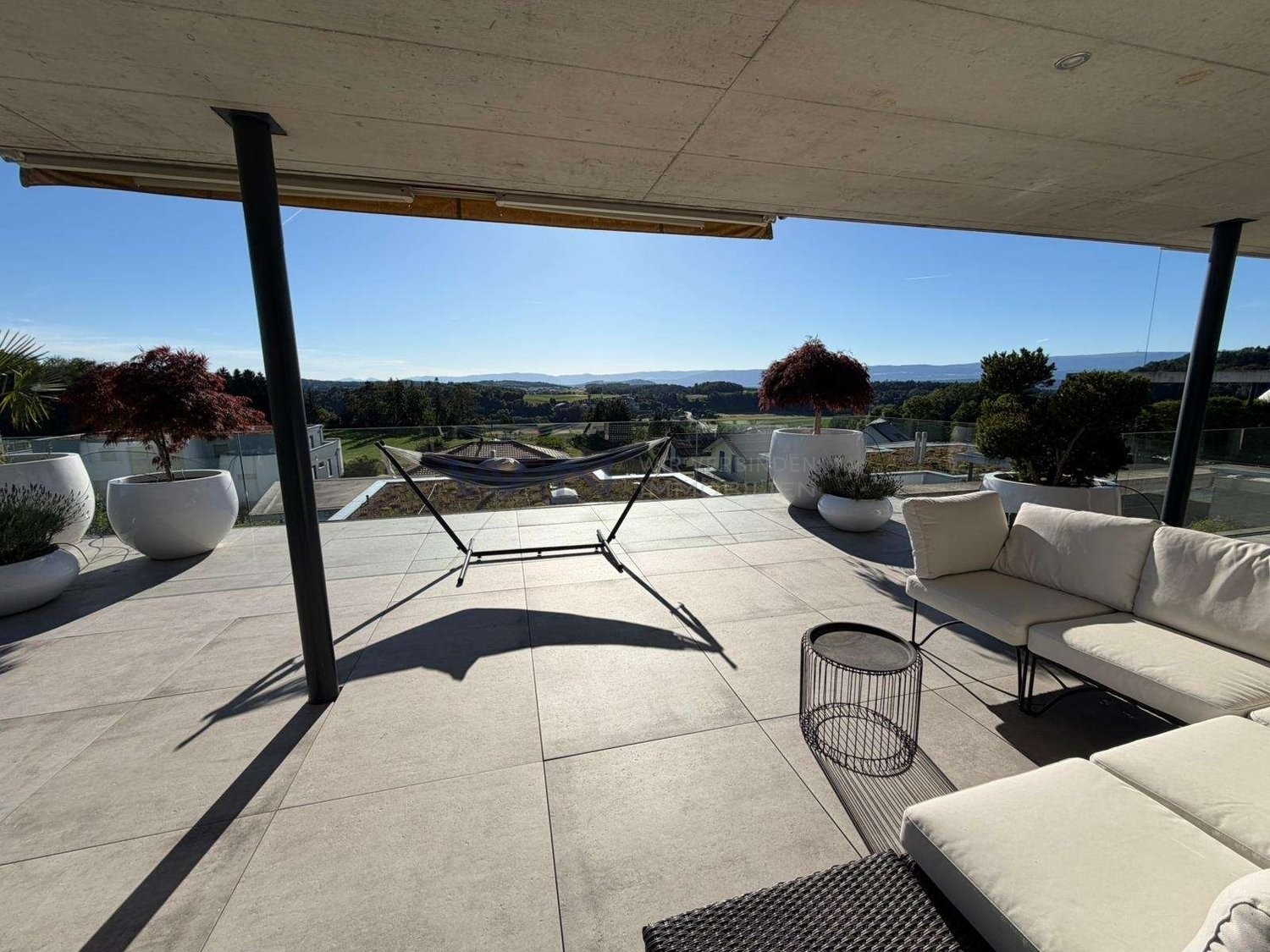 3 rooms terrace flat