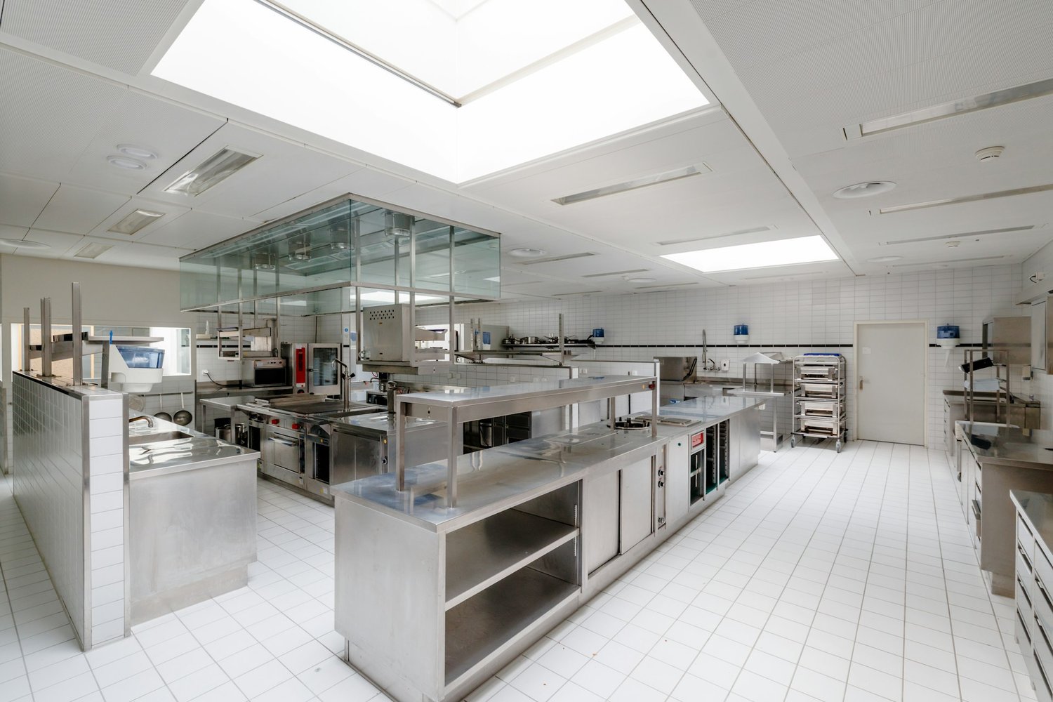 201m² commercial, photo 1 of 10