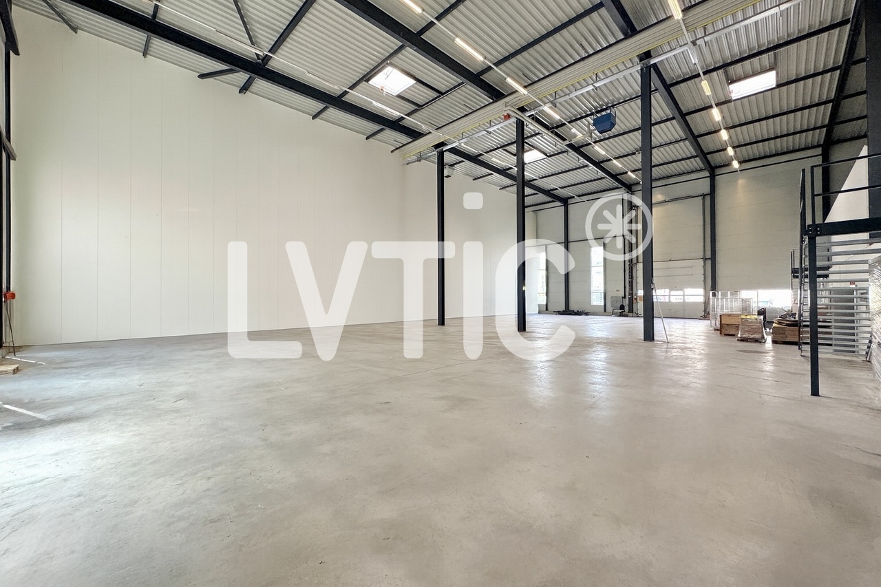 950m² industrial object, photo 2 of 9