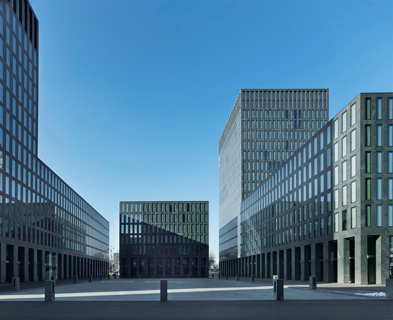 1298m² office, photo 2 of 3