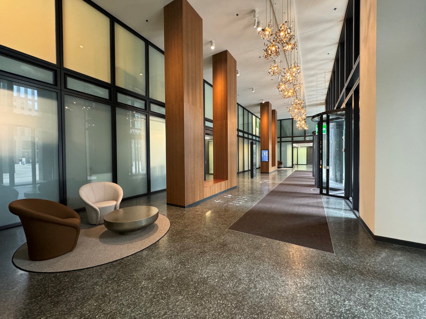 1298m² office, photo 3 of 3
