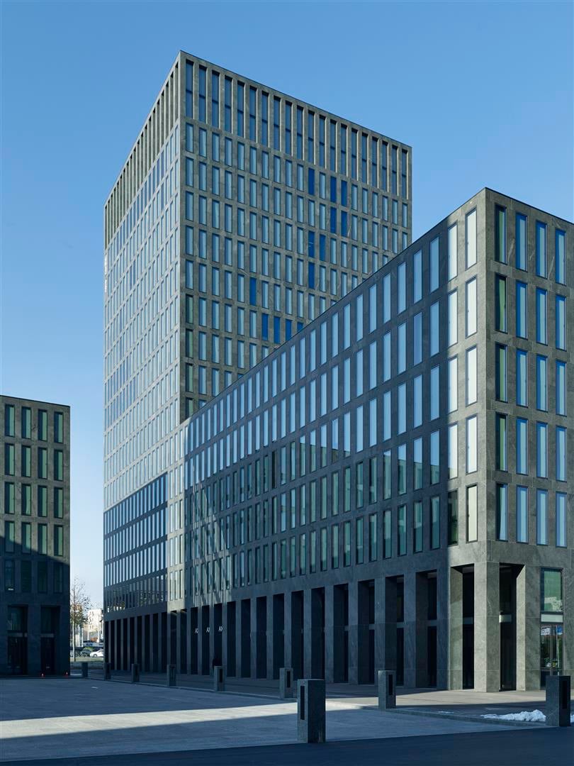 1298m² office, photo 1 of 3
