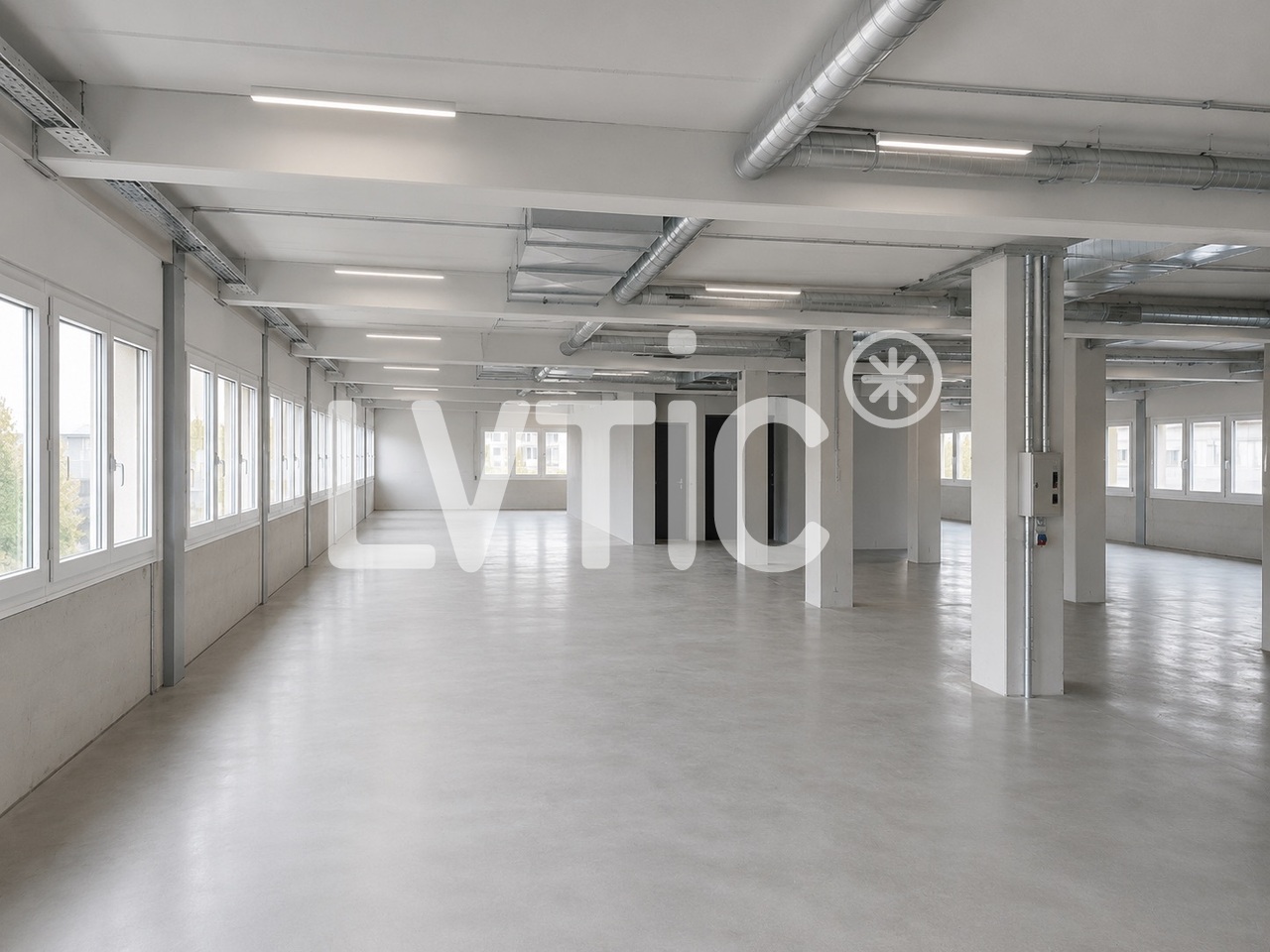 3047m² workshop, photo 4 of 10