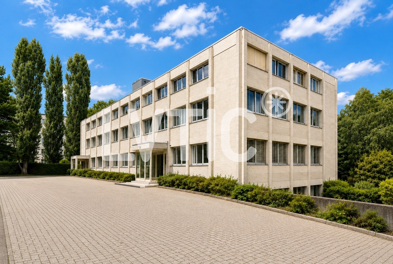 3047m² workshop, photo 2 of 10
