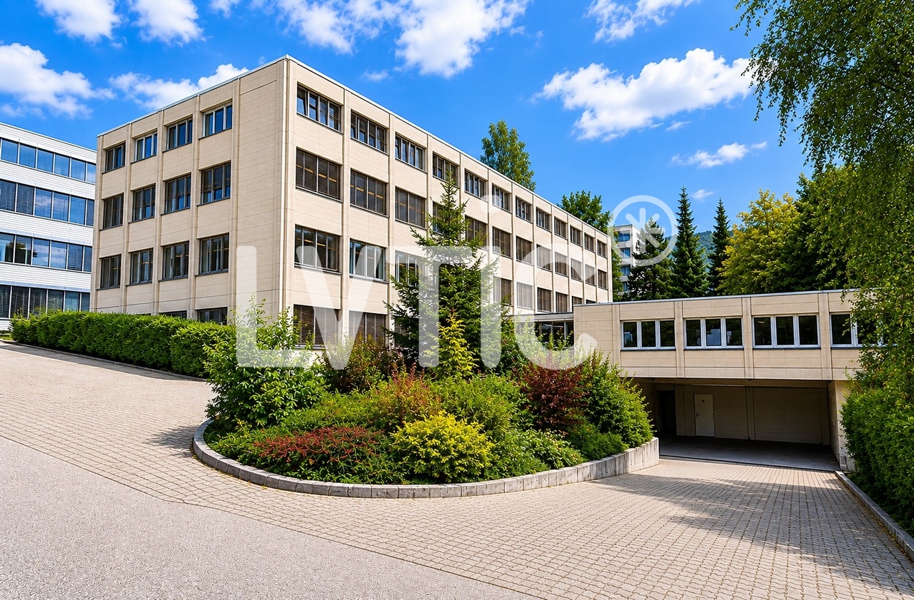 3047m² workshop, photo 1 of 10