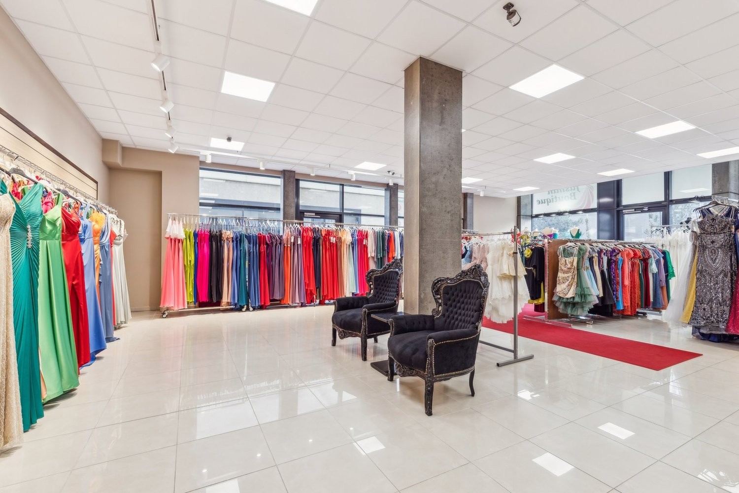 147m² shop, photo 3 of 8