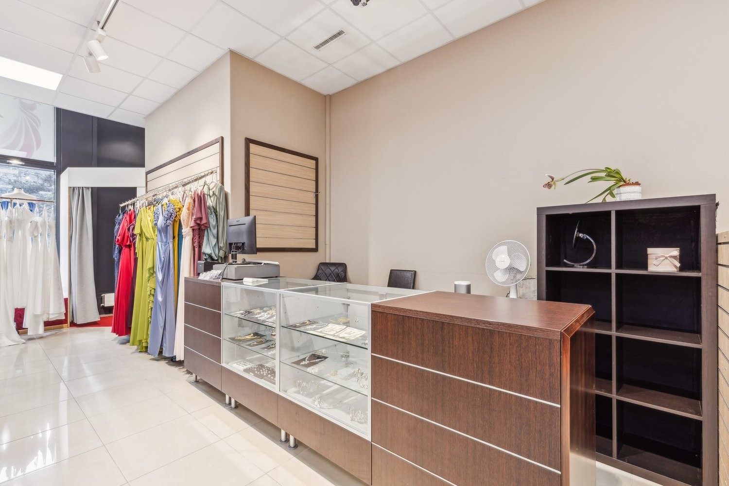 147m² shop, photo 4 of 8
