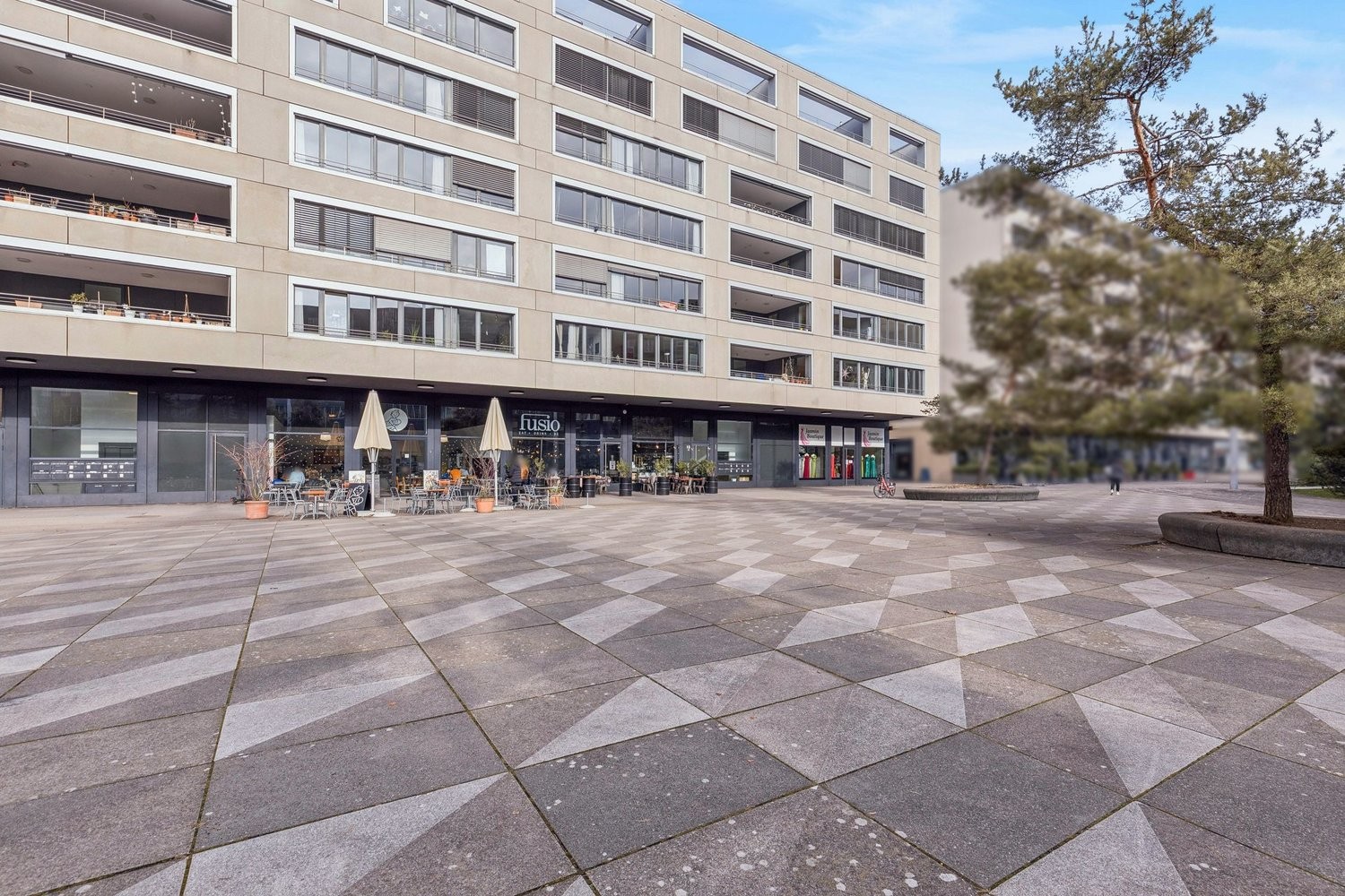 147m² shop, photo 2 of 8