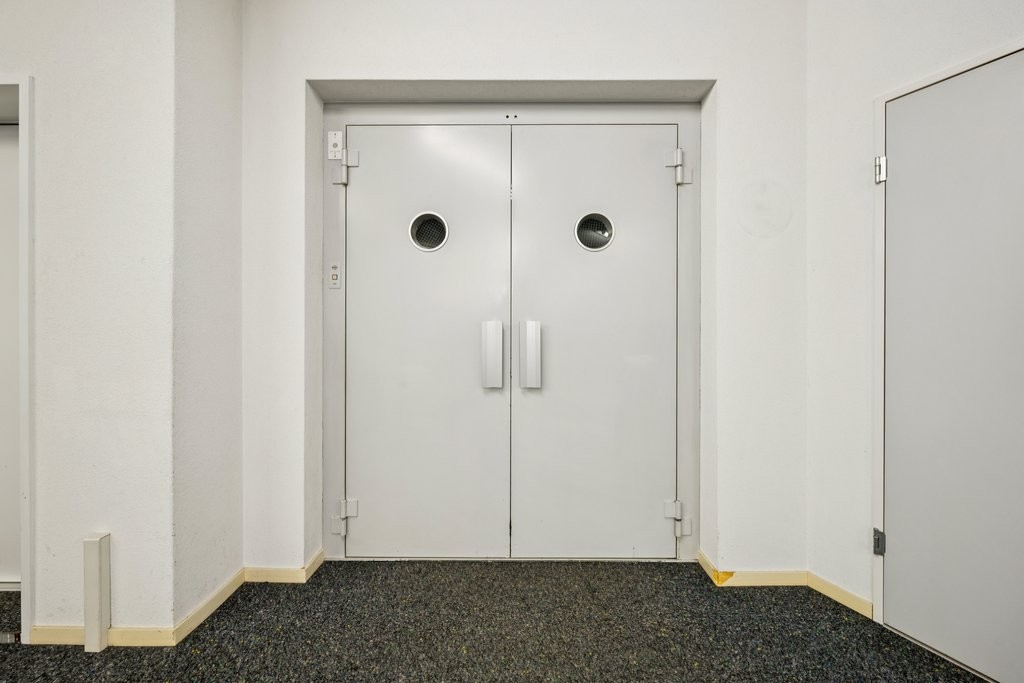 444m² shop, photo 8 of 9